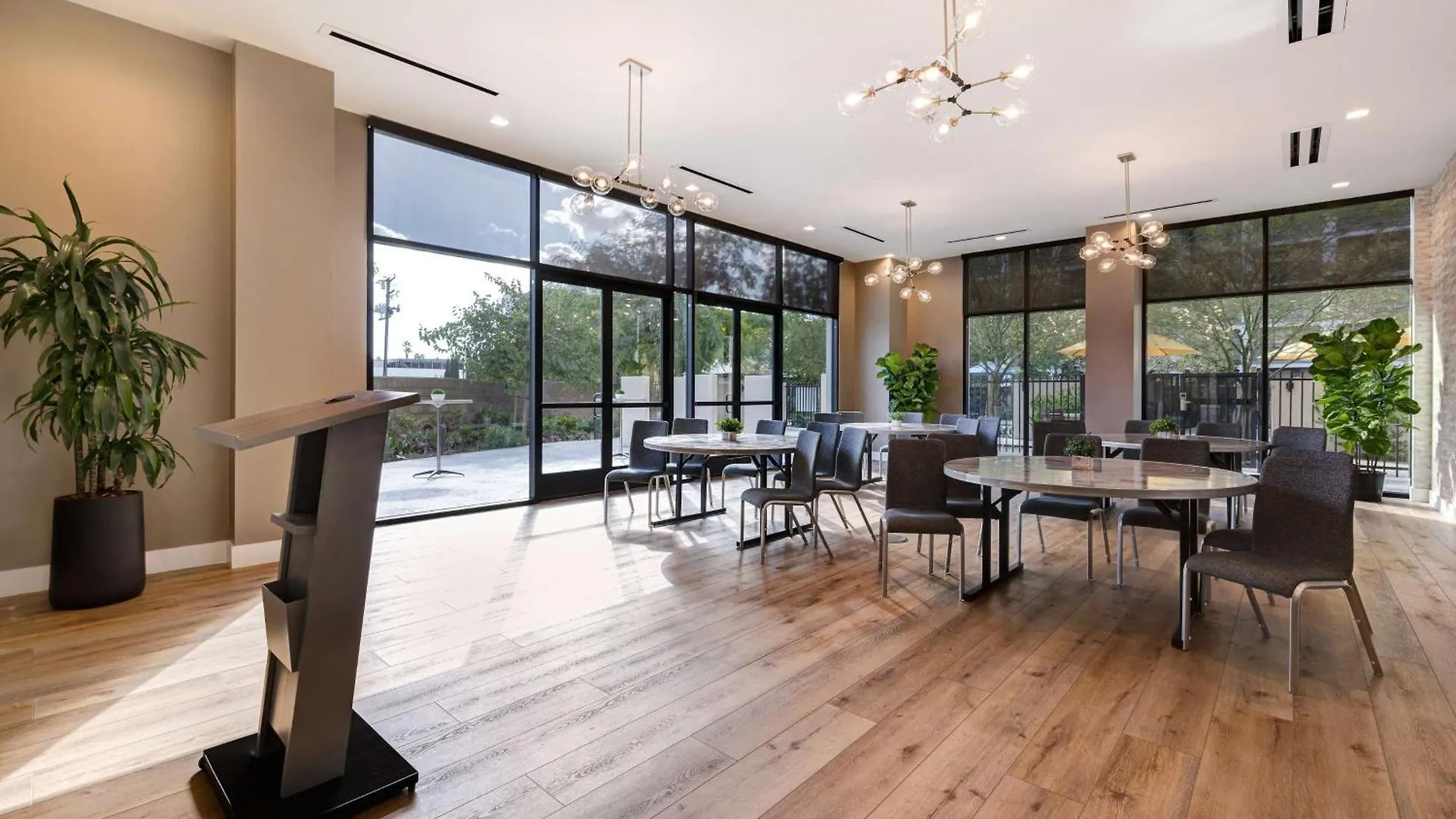 Hotel Home2 Suites By Hilton Anaheim Resort